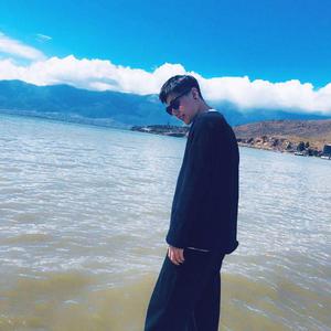 《泡在我家看漫画》黑田
